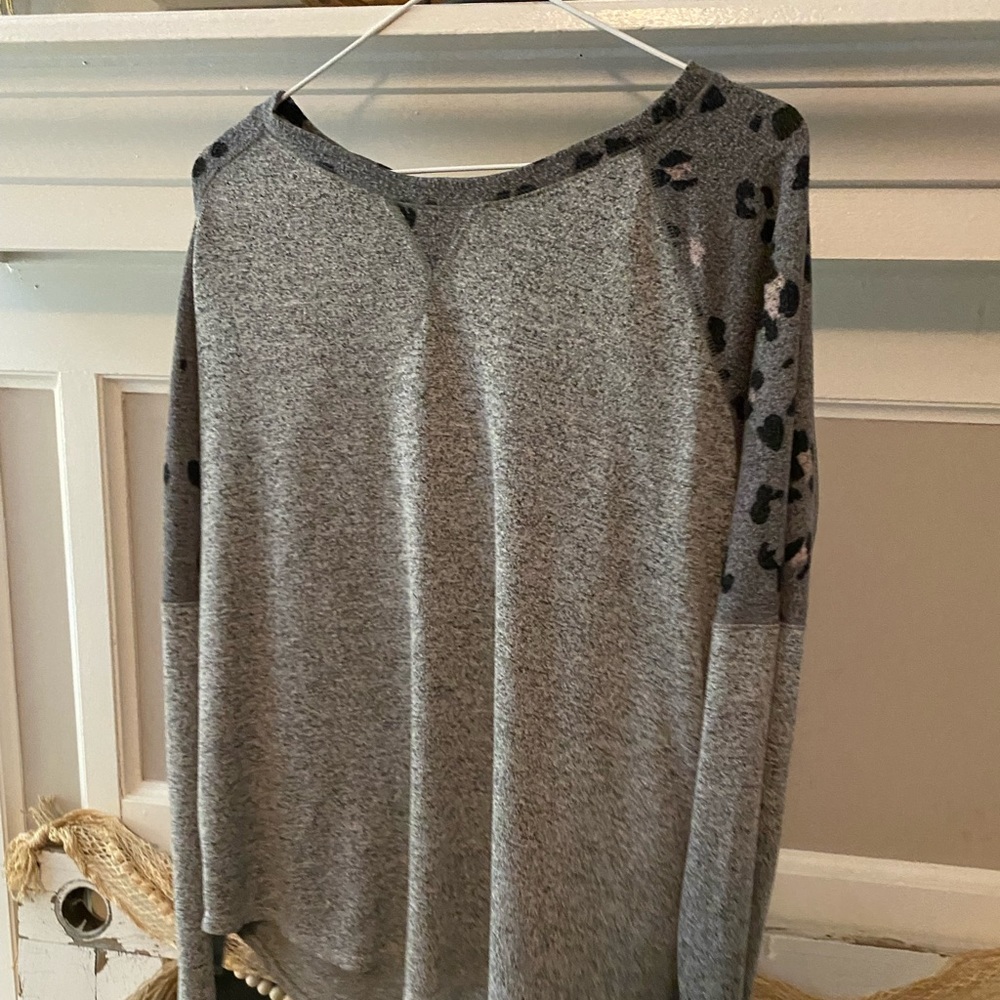 Long sleeve light sweater